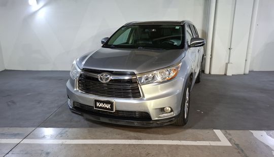 Toyota • Highlander