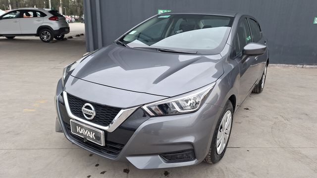 Nissan • Versa