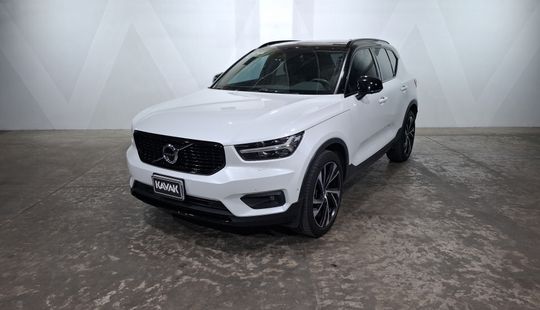 Volvo • XC40
