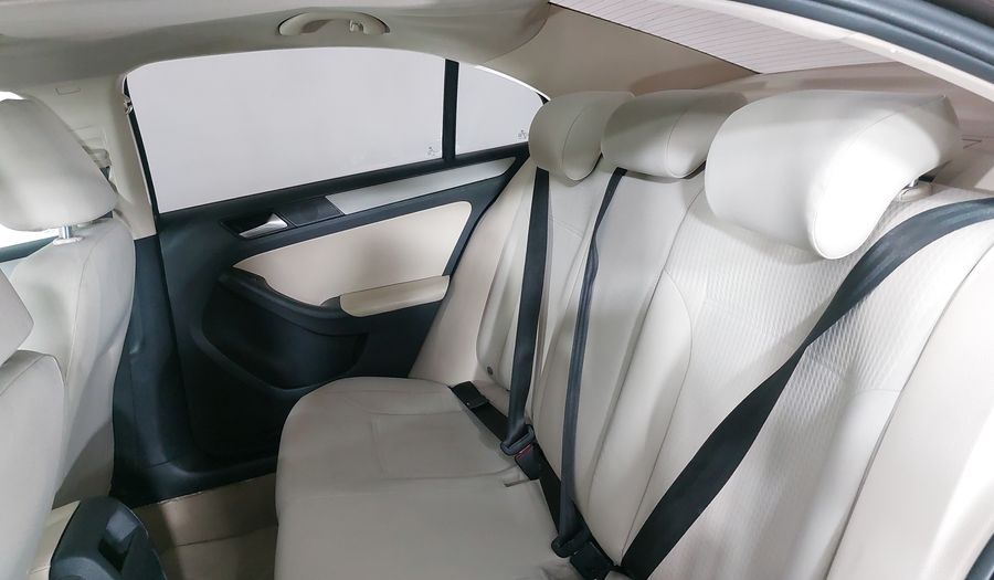 Volkswagen Jetta 2.5 TRENDLINE TIPTRONIC Sedan 2015