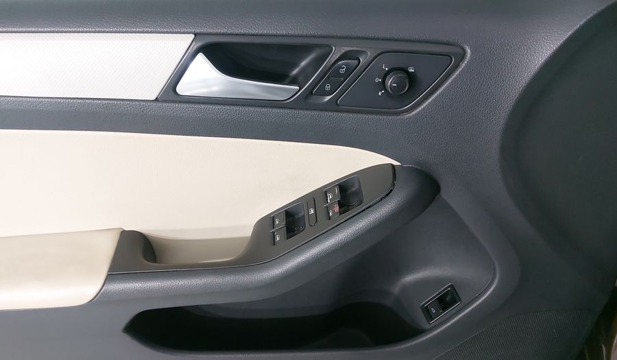 Volkswagen Jetta 2.5 TRENDLINE TIPTRONIC Sedan 2015