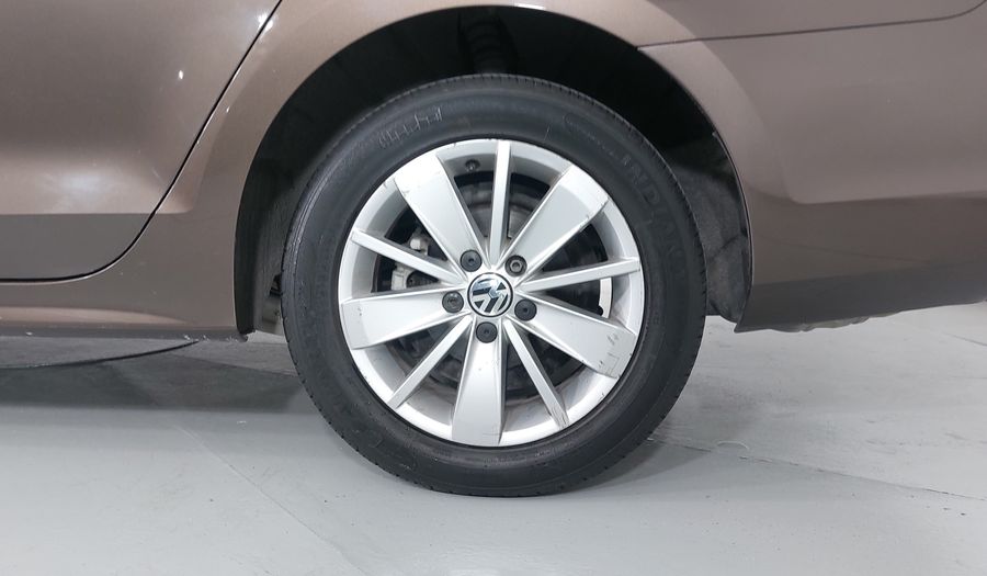 Volkswagen Jetta 2.5 TRENDLINE TIPTRONIC Sedan 2015