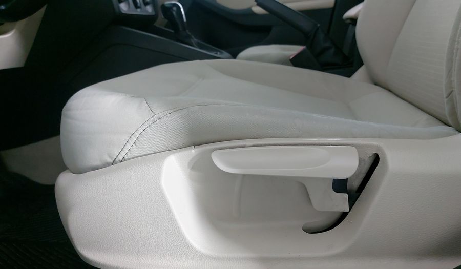 Volkswagen Jetta 2.5 TRENDLINE TIPTRONIC Sedan 2015