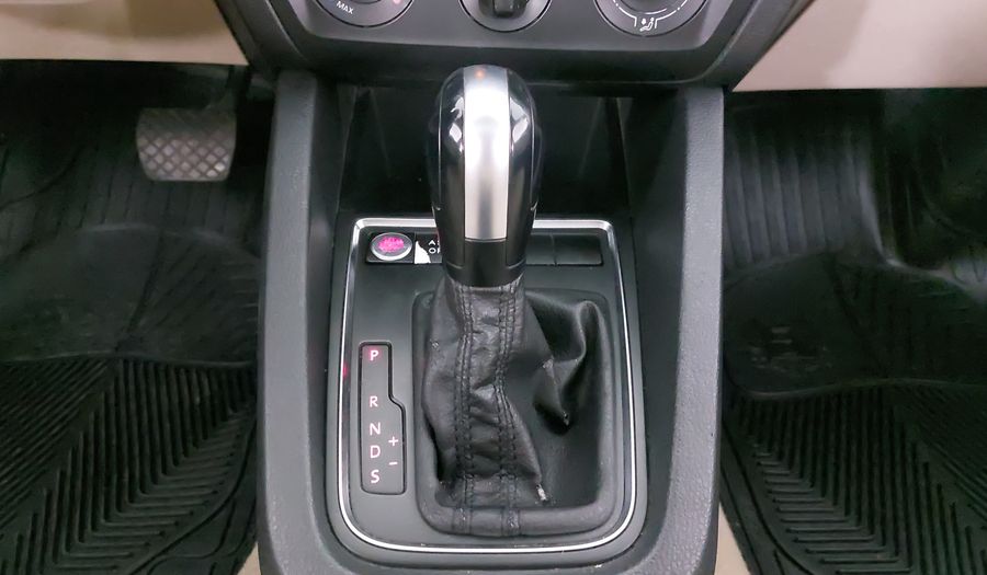 Volkswagen Jetta 2.5 TRENDLINE TIPTRONIC Sedan 2015