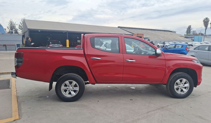 Mitsubishi L200 2.4 TD KATANA DC CR Pickup 2022