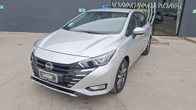 Nissan • Versa