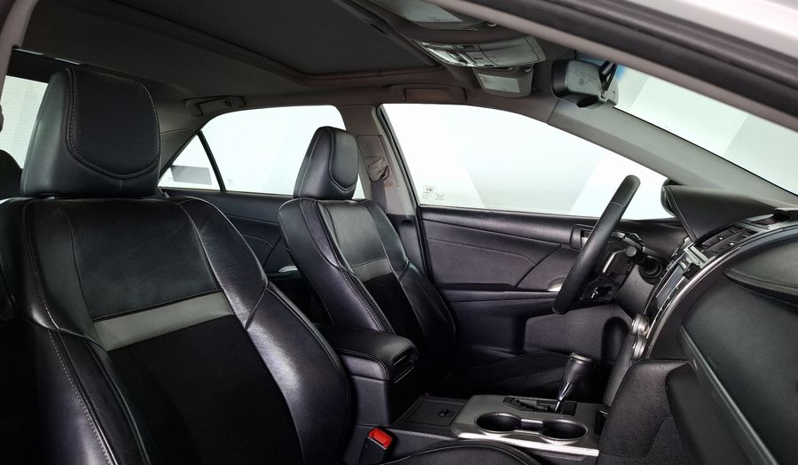 Toyota Camry 3.5 SE V6 6AT Sedan 2014