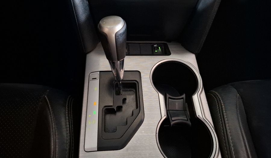 Toyota Camry 3.5 SE V6 6AT Sedan 2014