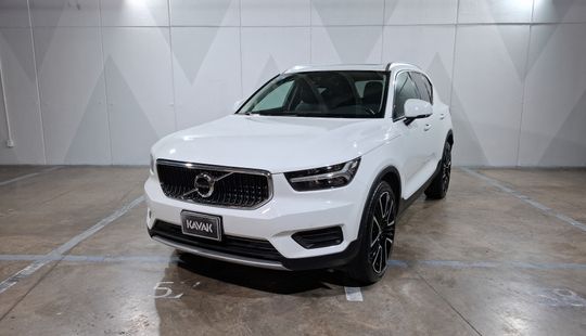 Volvo • XC40