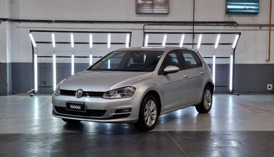 Volkswagen • Golf