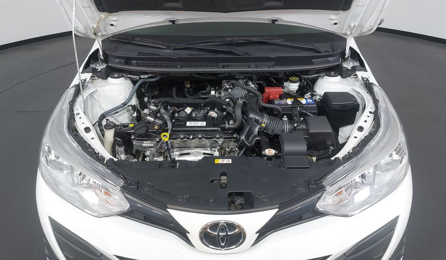 Toyota Yaris XL LIVE Hatchback 2022