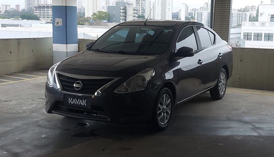 Nissan • Versa