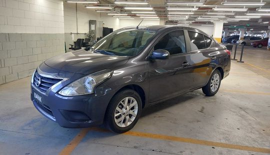 Nissan • Versa
