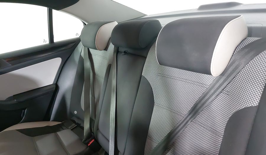 Volkswagen Jetta 2.0 LIVE MT Sedan 2016