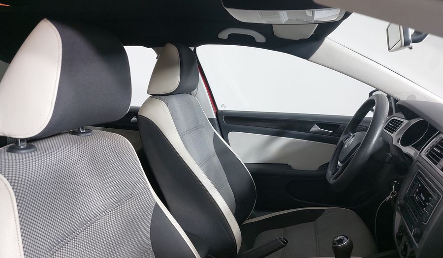 Volkswagen Jetta 2.0 LIVE MT Sedan 2016