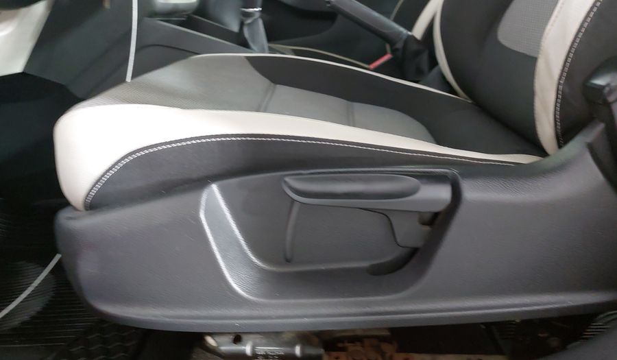 Volkswagen Jetta 2.0 LIVE MT Sedan 2016