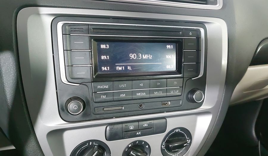 Volkswagen Jetta 2.0 LIVE MT Sedan 2016