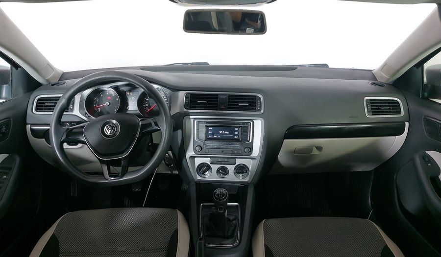 Volkswagen Jetta 2.0 LIVE MT Sedan 2016