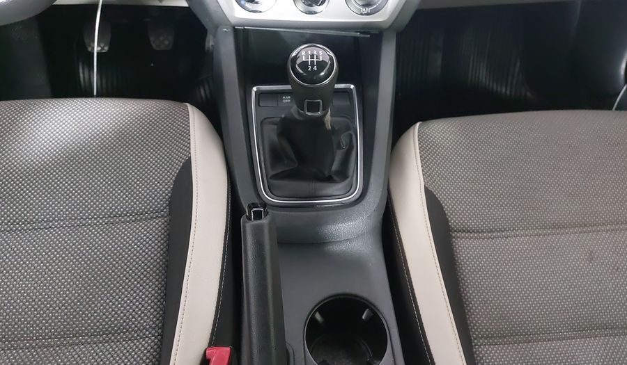 Volkswagen Jetta 2.0 LIVE MT Sedan 2016