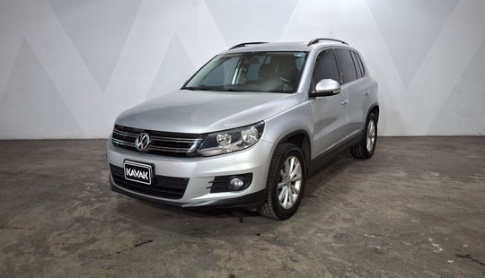 2017 • 76,453 km • Automático