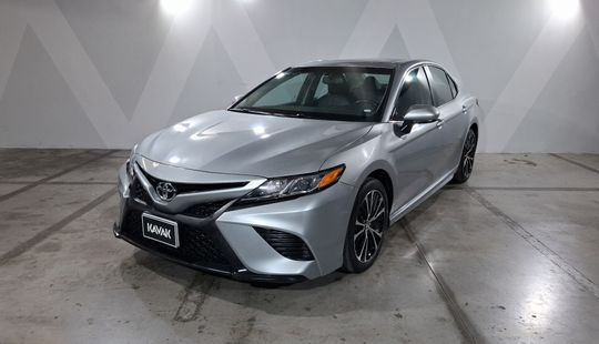 Toyota • Camry