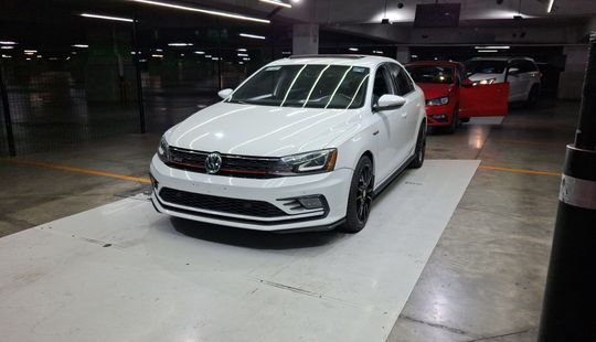 Volkswagen • Jetta