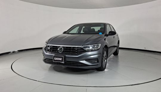 Volkswagen • Jetta