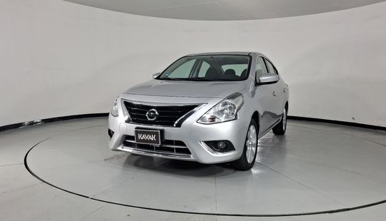 Nissan • Versa