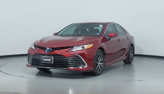 Toyota • Camry