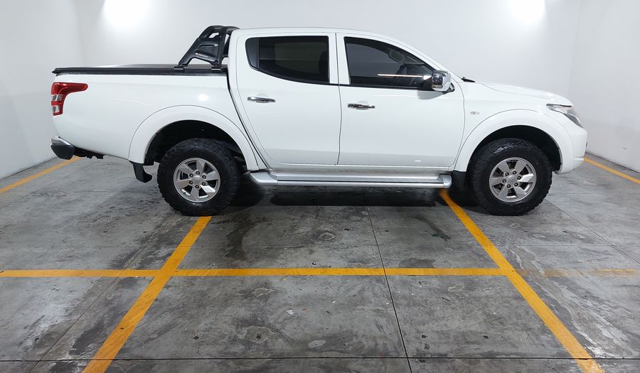 Mitsubishi L200 2.4 GASOLINA GLS DOBLE CABINA 4X2 Pickup 2017