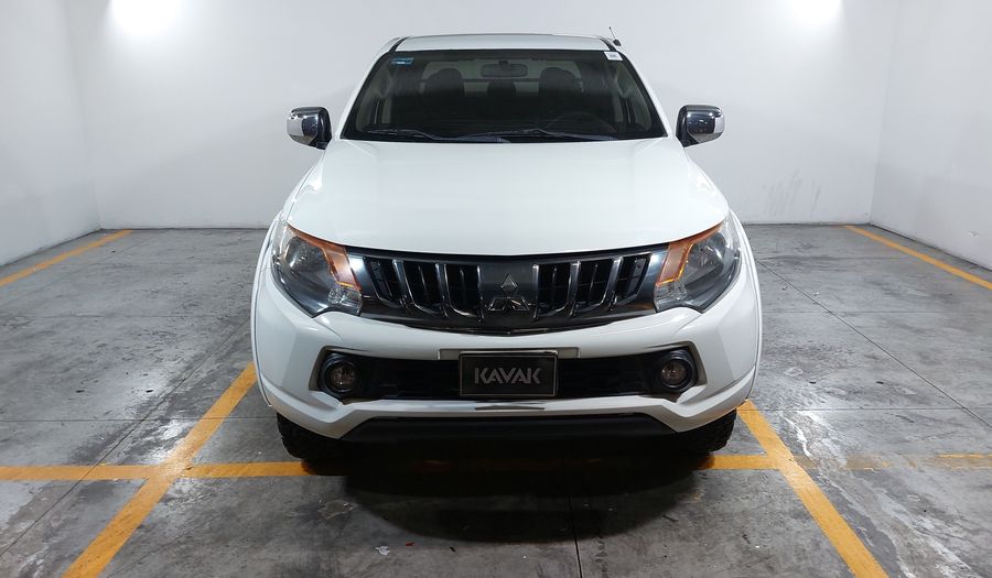Mitsubishi L200 2.4 GASOLINA GLS DOBLE CABINA 4X2 Pickup 2017