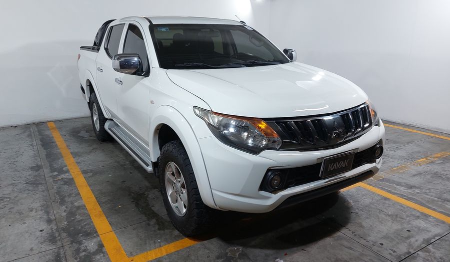Mitsubishi L200 2.4 GASOLINA GLS DOBLE CABINA 4X2 Pickup 2017