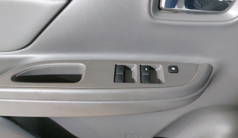 Mitsubishi L200 2.4 GASOLINA GLS DOBLE CABINA 4X2 Pickup 2017