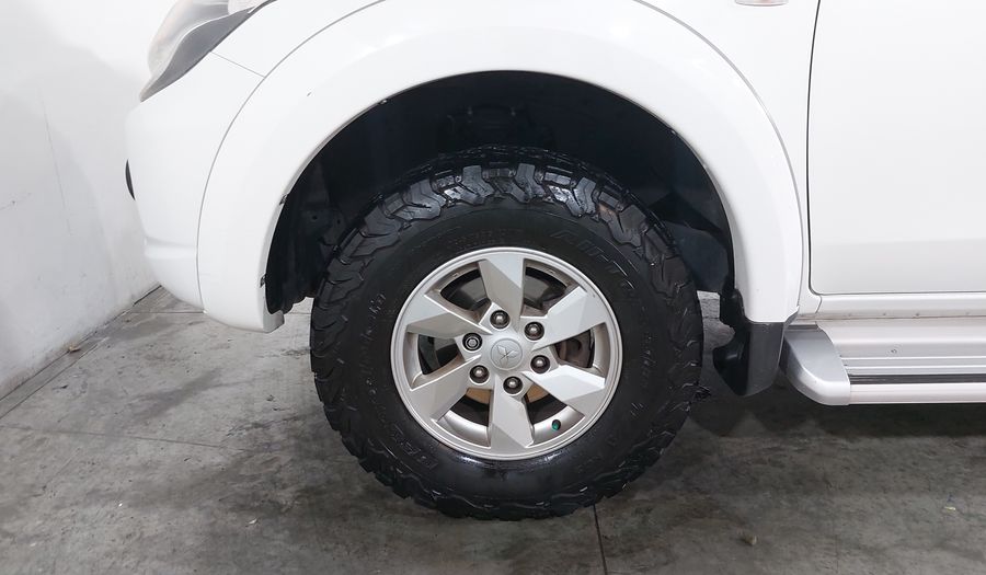 Mitsubishi L200 2.4 GASOLINA GLS DOBLE CABINA 4X2 Pickup 2017