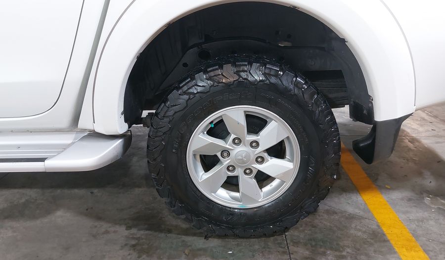 Mitsubishi L200 2.4 GASOLINA GLS DOBLE CABINA 4X2 Pickup 2017