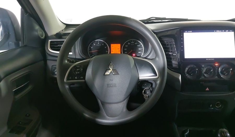 Mitsubishi L200 2.4 GASOLINA GLS DOBLE CABINA 4X2 Pickup 2017