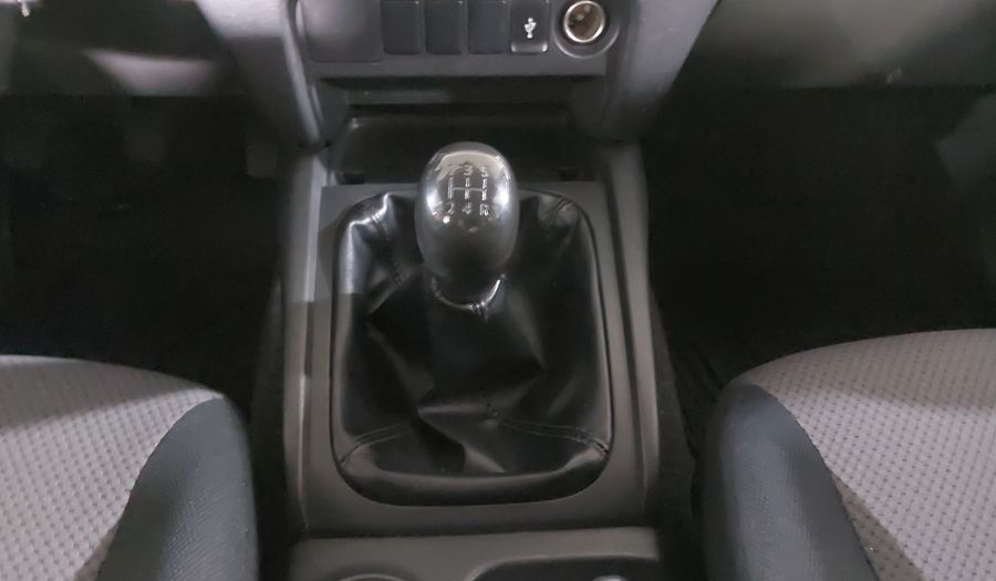 Mitsubishi L200 2.4 GASOLINA GLS DOBLE CABINA 4X2 Pickup 2017