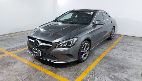 Mercedes Benz • Clase CLA