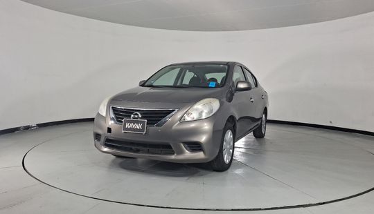 Nissan • Versa