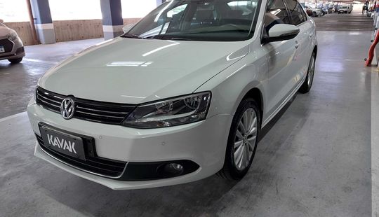 Volkswagen • Jetta