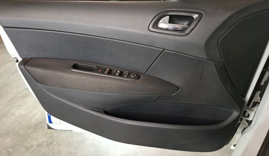 Peugeot 308 1.6 ALLURE NAV MT Hatchback 2015