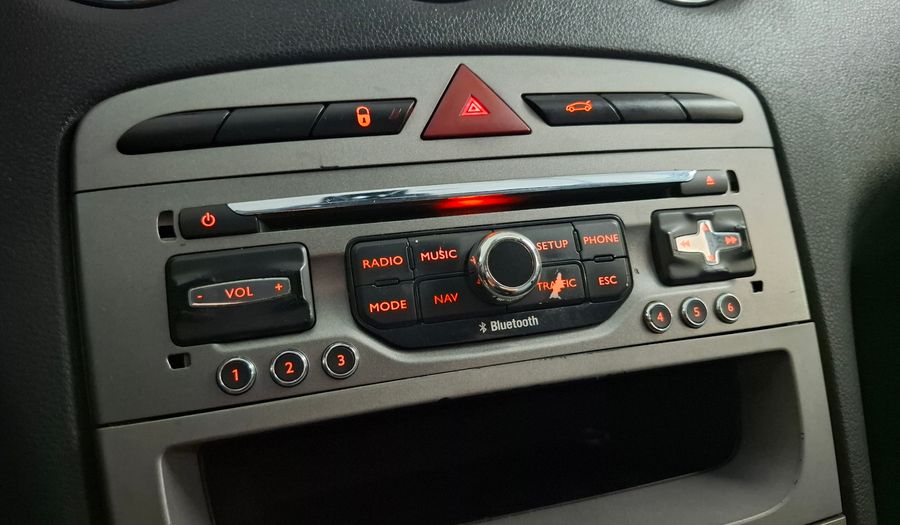 Peugeot 308 1.6 ALLURE NAV MT Hatchback 2015