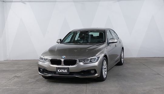 2016 • 124,032 km • Automático