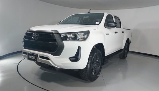 Toyota • Hilux