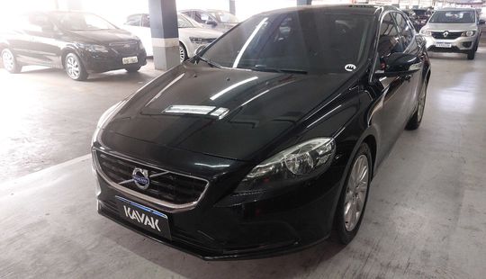 Volvo • V40