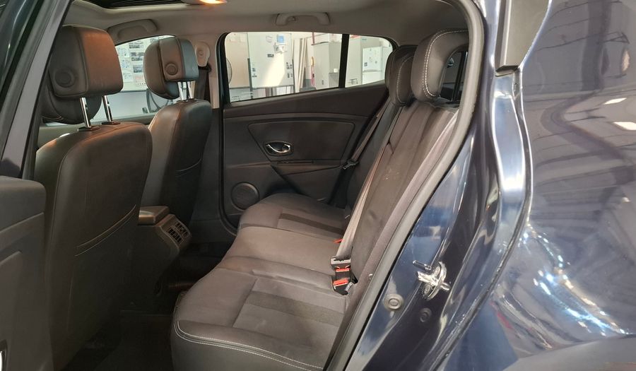 Renault Megane 2.0 MEGANE III LUXE Hatchback 2013