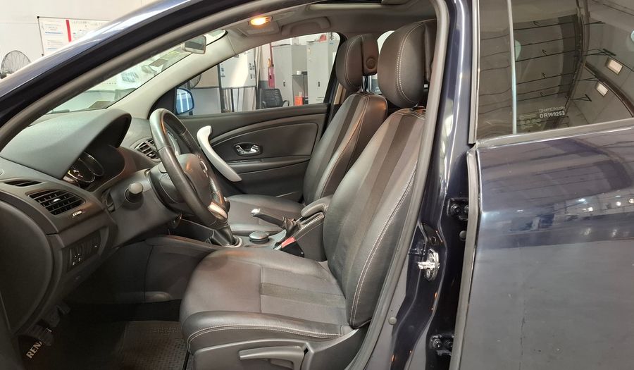 Renault Megane 2.0 MEGANE III LUXE Hatchback 2013