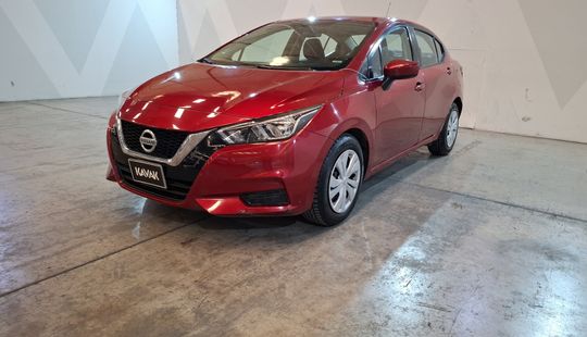 Nissan • Versa