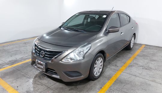 Nissan • Versa