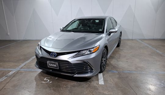 Toyota • Camry
